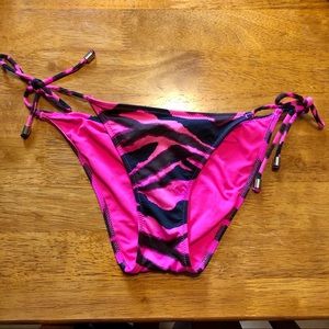 Victoria’s Secret set animal print bikini